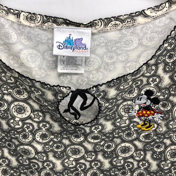 Disney women's night gown long sleeve Minnie Mouse size small - Picture 3 of 4
